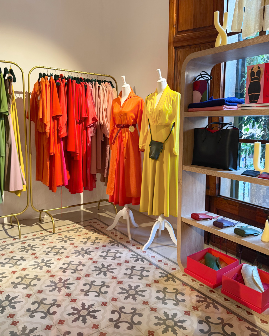 tienda efímera Sybilla Mallorca, pop up Sybilla, shopping mallorca, personal shopper mallorca, estilista mallorca, tiendas mallorca, mav magazine, comunicación V
