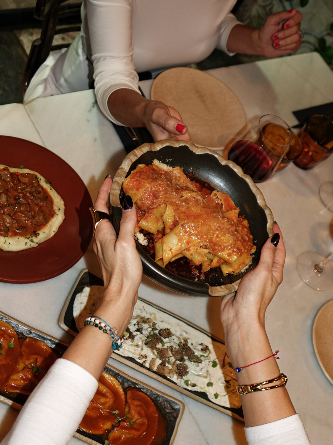 menús para grupos restaurante brutal, menús para grupos mallorca, restaurante brutal palma, restaurantes mallorca, mallorca restaurants, dónde comer en mallorca, comunicación v, mav magazine, aurora vega foodie, creación de contenido mallorca