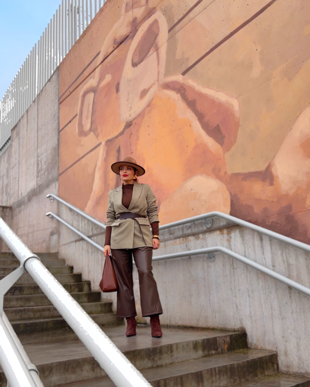 look clásico con complementos boho, look en tonos marrón, fashion blogger mallorca, personal shopper mallorca, personal shopper madrid, auroravegacom, aurora vega personal shopper