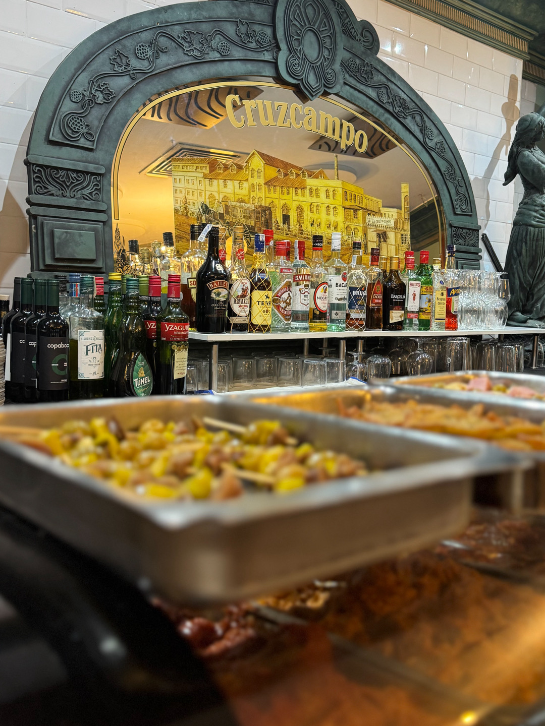 cervecería cruz blanca palma, cervecerías palma, restaurantes palma, bares con tapa en palma, tapas palma, dónde comer tapas andaluzas en palma, mav magazine, aurora vega foodie