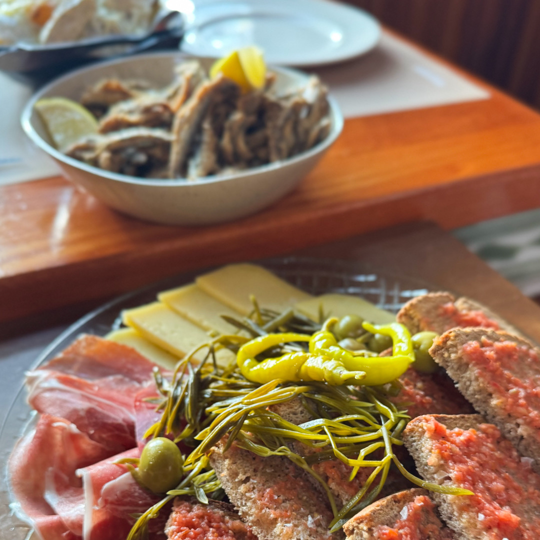 cervecería cruz blanca palma, cervecerías palma, restaurantes palma, bares con tapa en palma, tapas palma, dónde comer tapas andaluzas en palma, mav magazine, aurora vega foodie