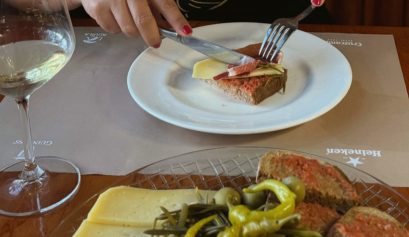 cervecería cruz blanca palma, cervecerías palma, restaurantes palma, bares con tapa en palma, tapas palma, dónde comer tapas andaluzas en palma, mav magazine, aurora vega foodie