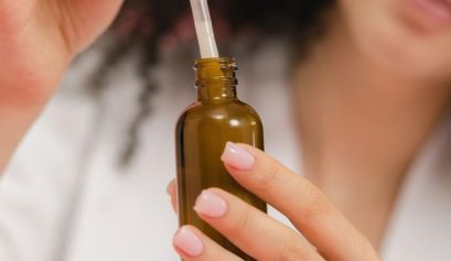 Cuándo y cómo se debe usar el sérum dentro de la rutina de cuidado facial, sérum facial, aplicar contorno facial, mav magazine